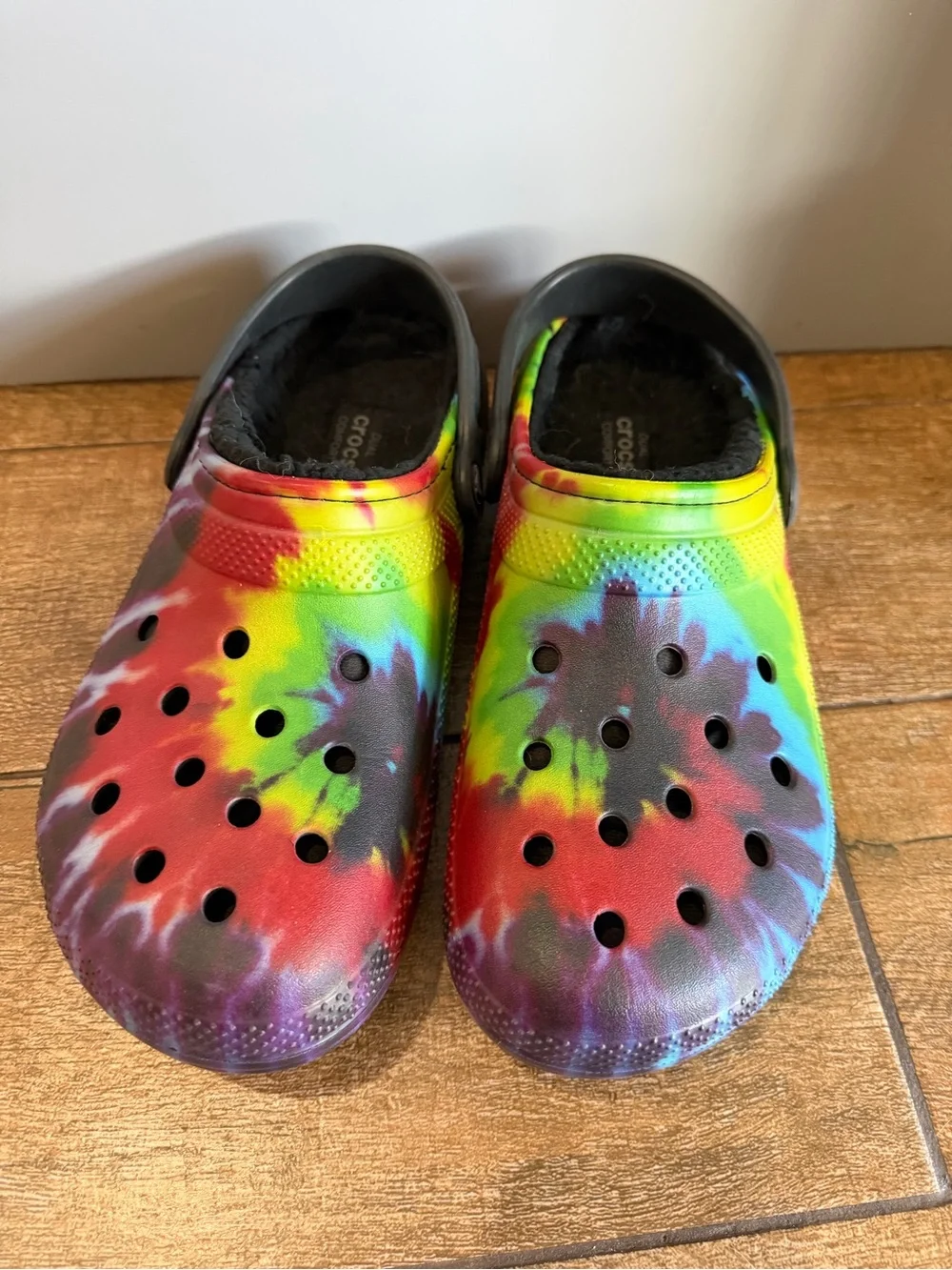 CROCS Men’s Tie-Dye Classic Clog in Red Yellow Green Blue Purple